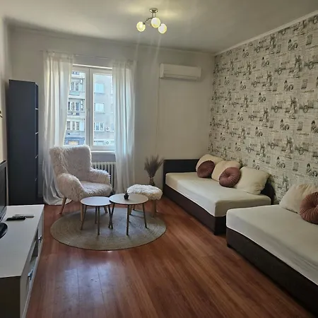 Center Park Apartment *